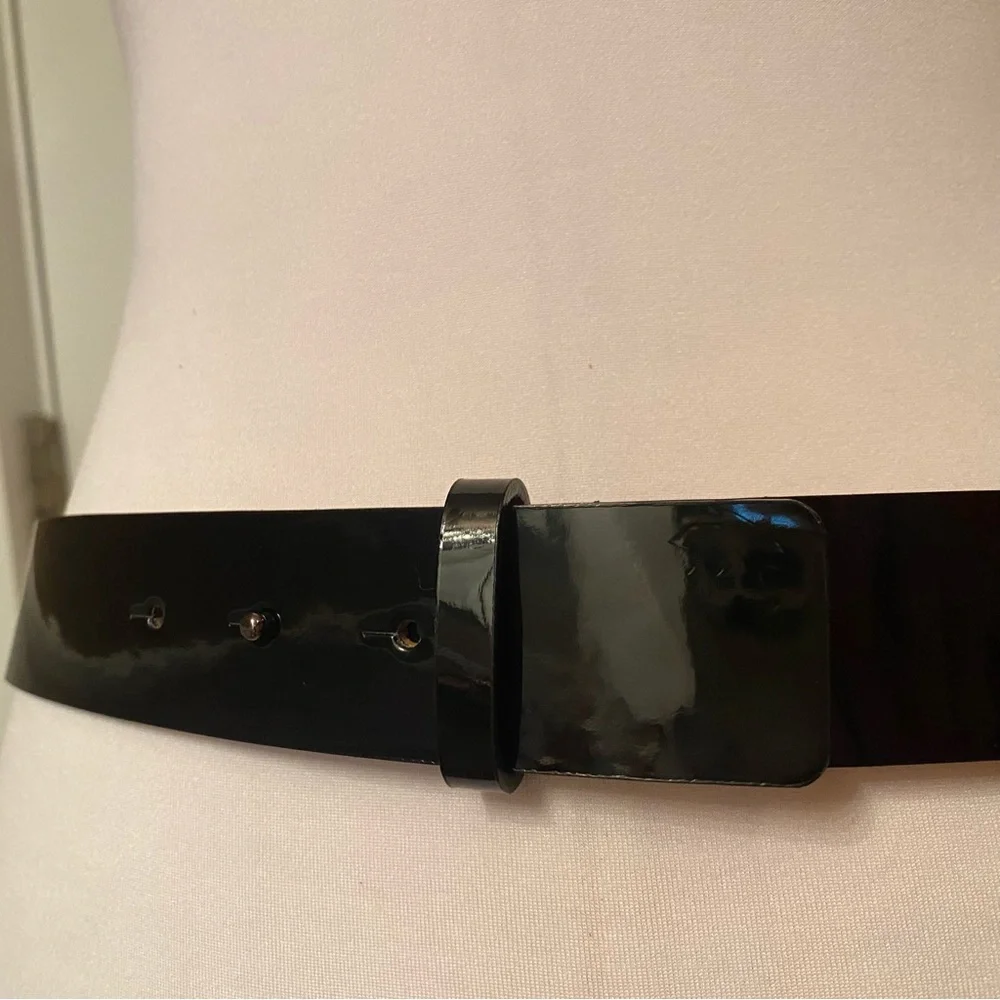 W BY WORTH BELT BLACK PATENT LEATHER ITALY LARGE O RING CENTER SIZE M